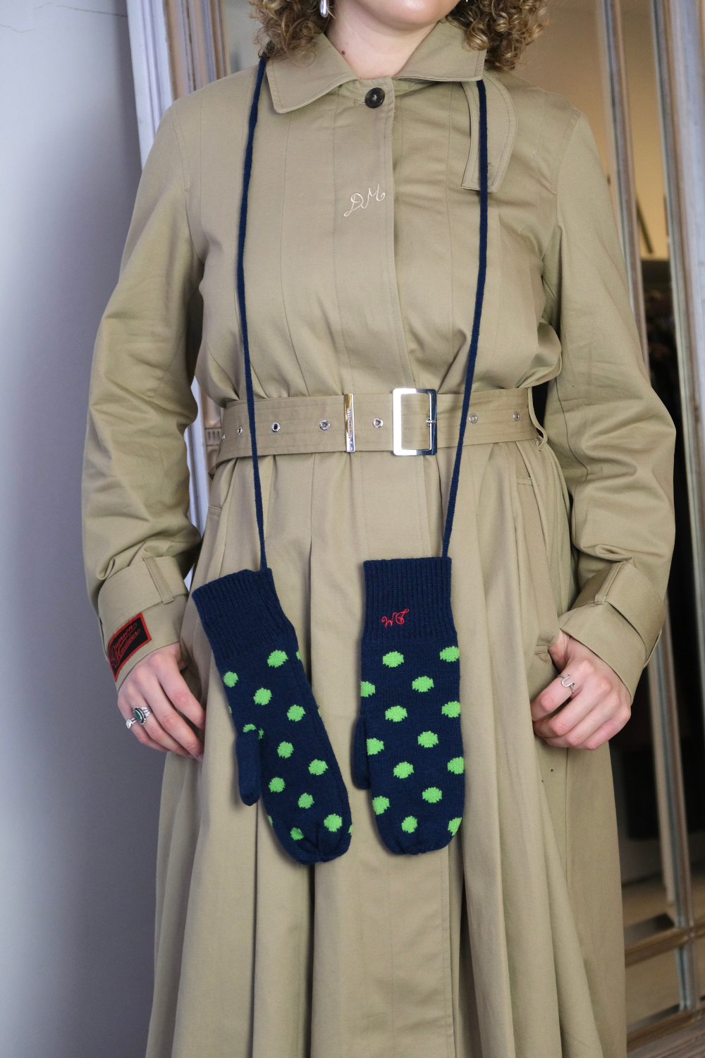 Cable String Mittens in Charcoal/Lime