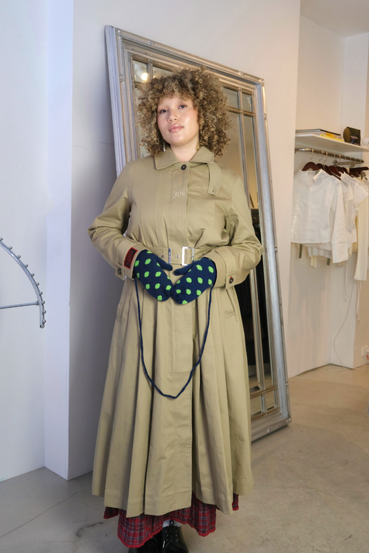 Cable String Mittens in Charcoal/Lime